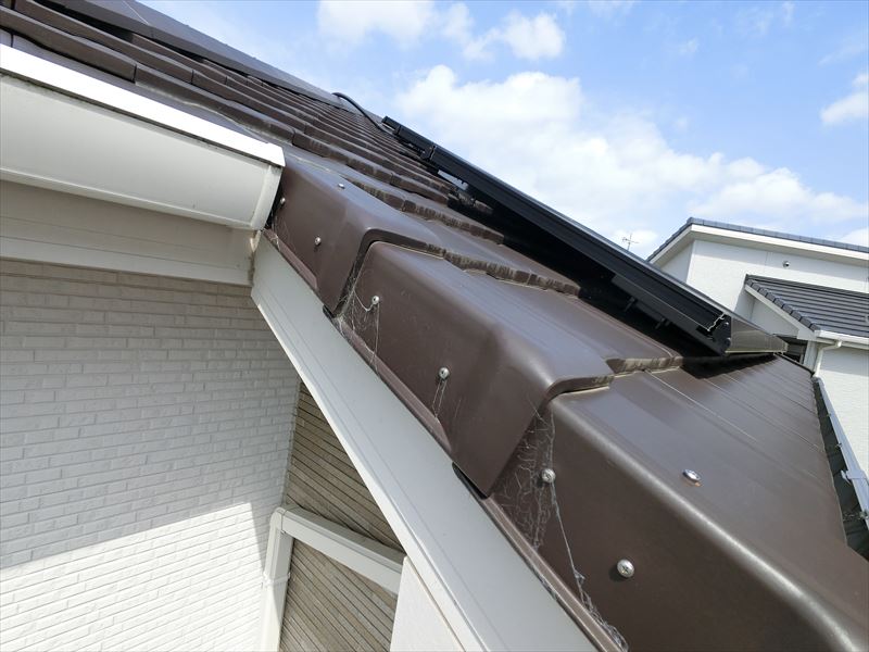 ケラバ瓦の外側