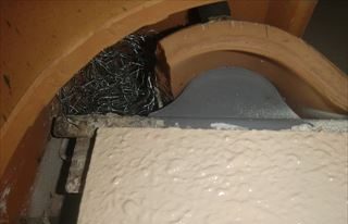 鳥の巣対策の網設置工事