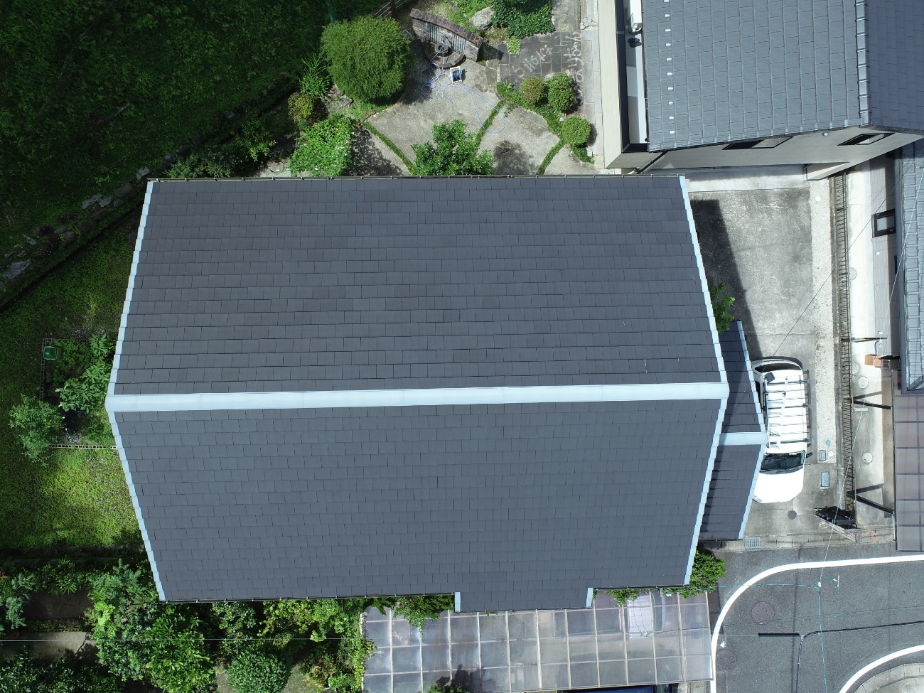 屋根を上空から撮影