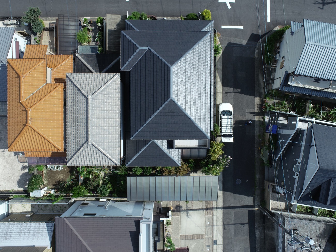 名古屋市天白区の住宅にて実施した屋根点検の様子