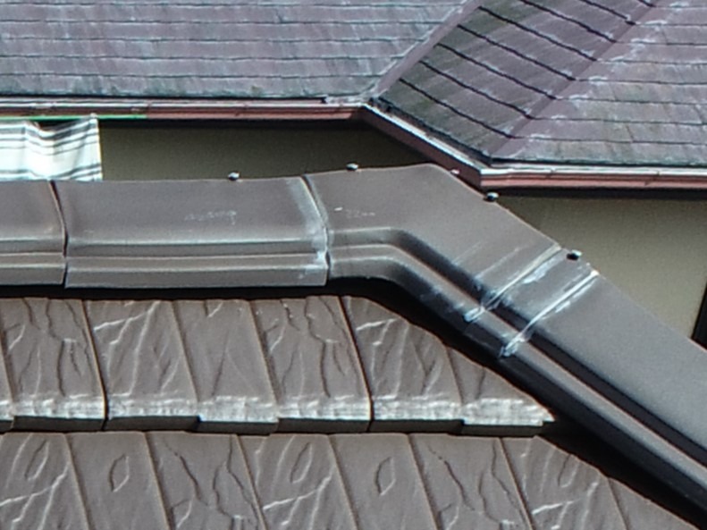 歪みが見える屋根の一部