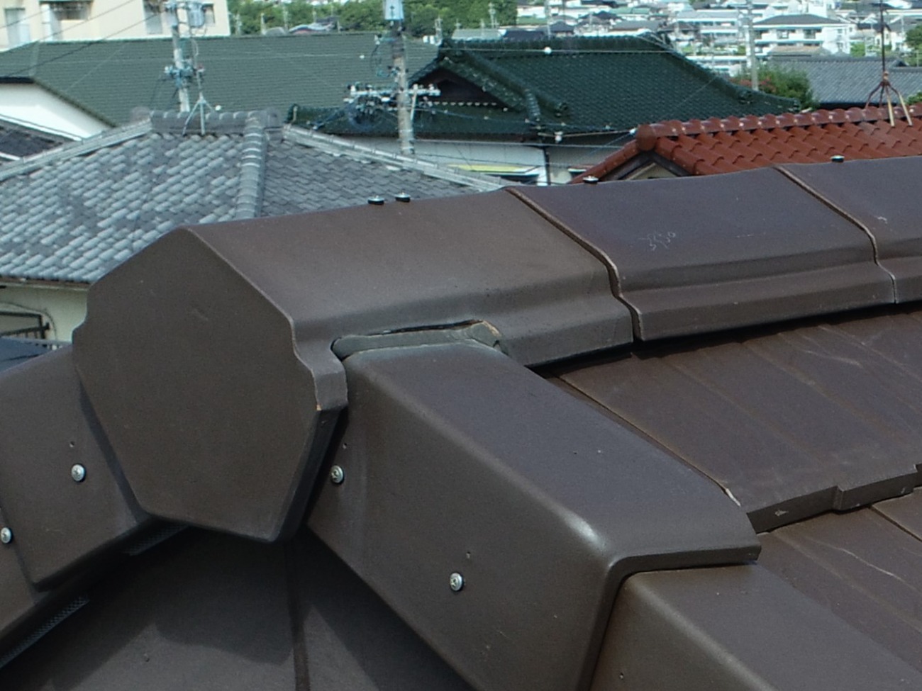 袖瓦部分のヒビ