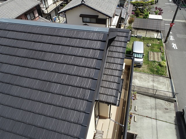 ドローン点検で判明した棟板金の浮き