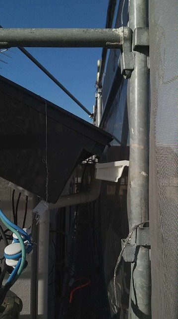 カバー工法でメンテナンスをした屋根の軒樋に前高タイプを使用