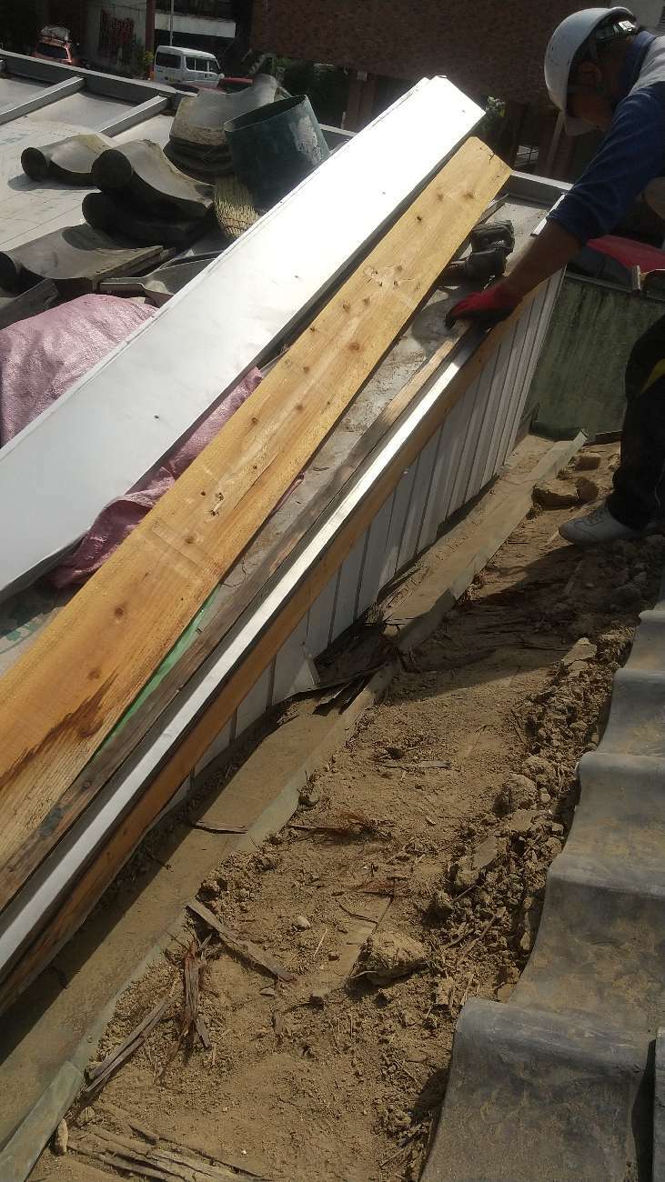 屋根瓦の取り外し