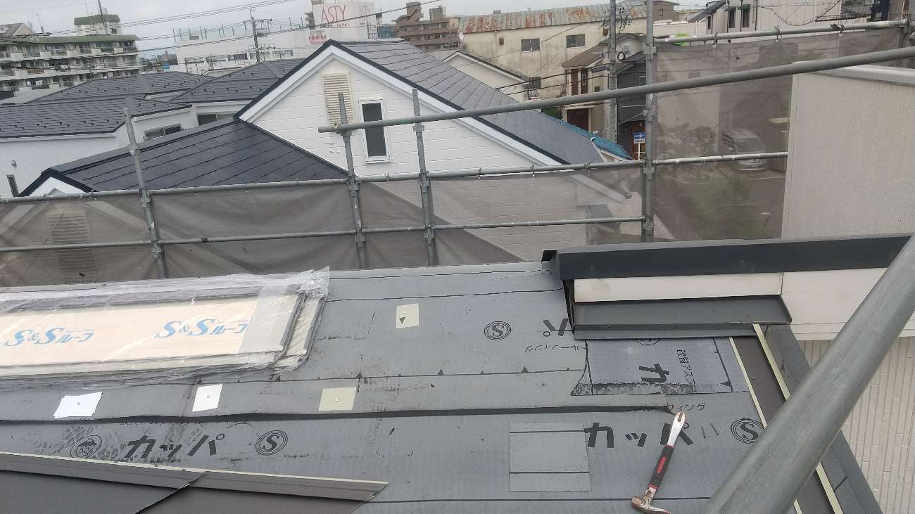 板金役物の取り付け