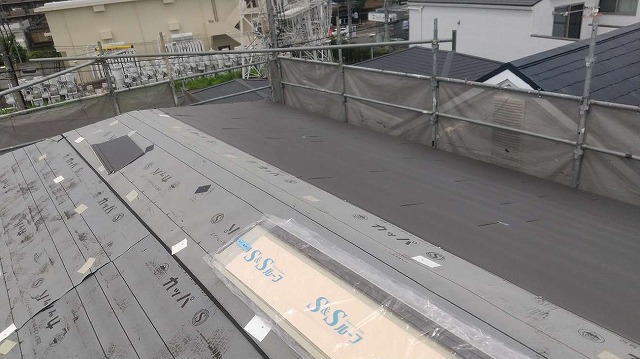 ダンネツトップS&Sルーフを用いたカバー工法メンテナンスの様子