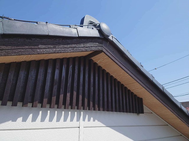 住宅の木部塗装メンテナンスが完了した状況