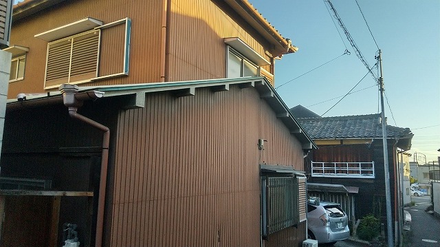 雨樋や屋根瓦の漆喰などのトラブルを確認した住宅