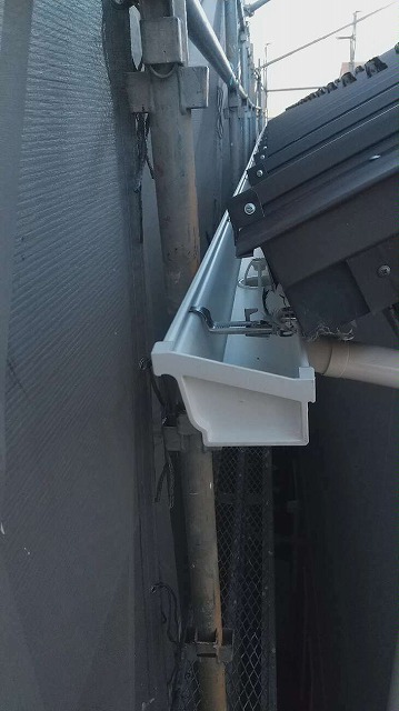 前高タイプの軒樋を設置した状況