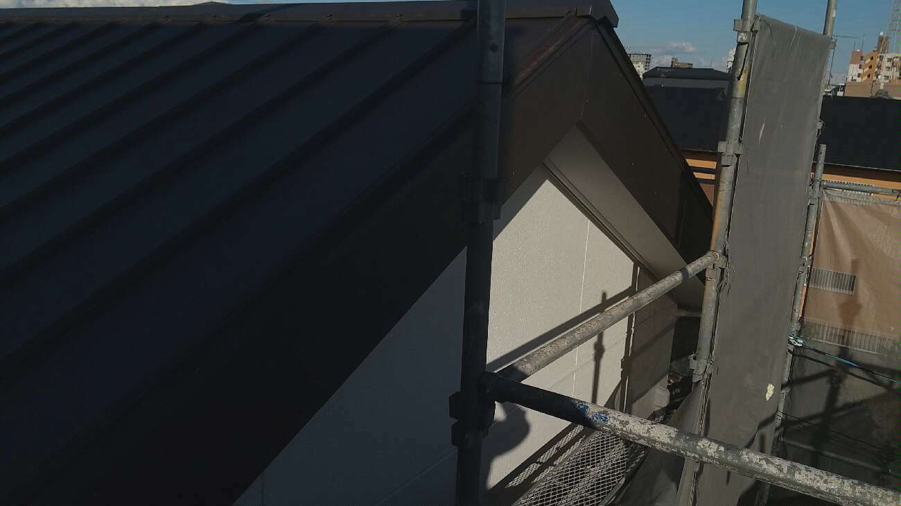 ガルバリウム鋼板で仕上げた破風板