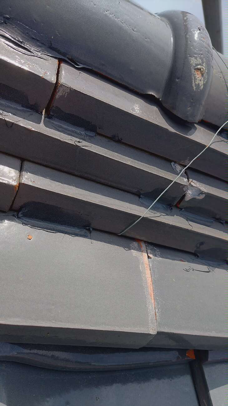 のし瓦のつなぎ目