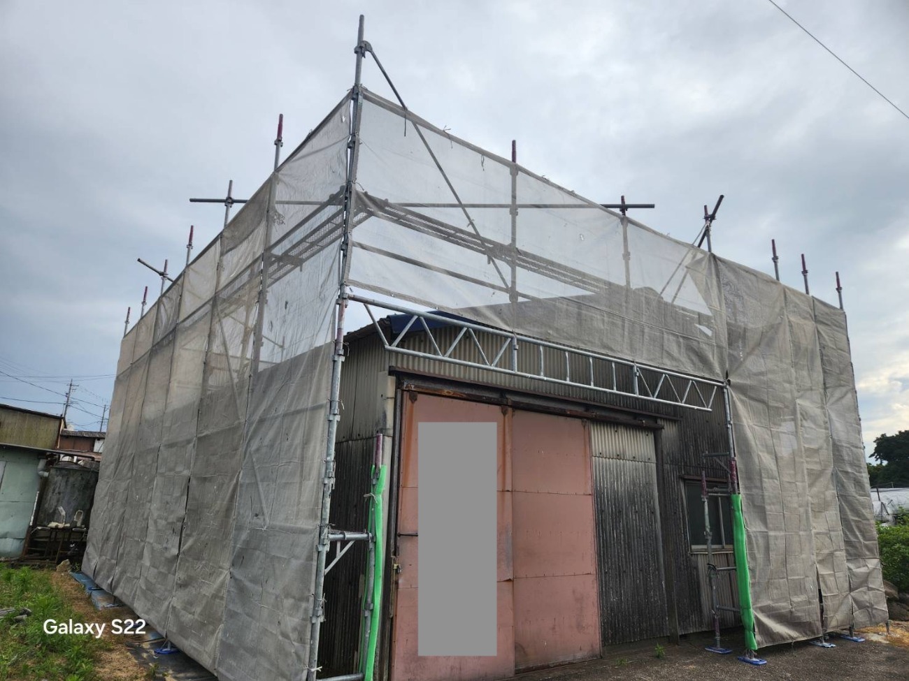 足場を設置した様子