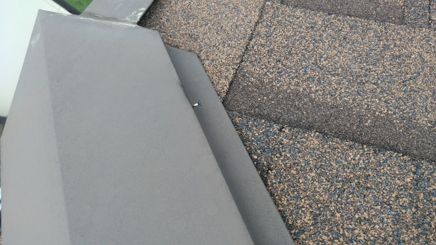 棟板金の釘浮き