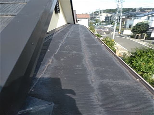 板金が飛ばされた屋根のカバー工事