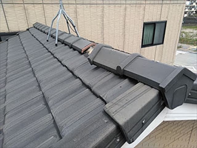 繁華街で瓦が飛んだ！