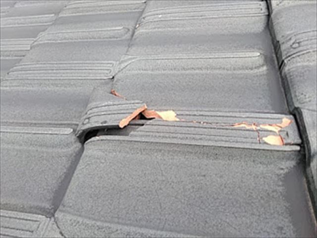 繁華街で瓦が飛んだ！