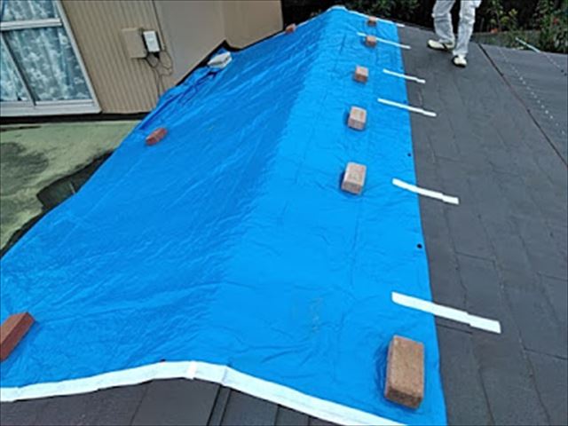 台風で棟板金が飛んだ