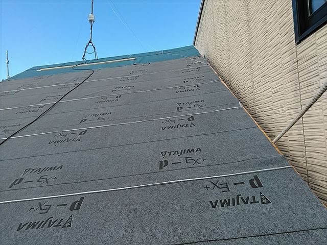 繁華街で瓦が飛んだ！