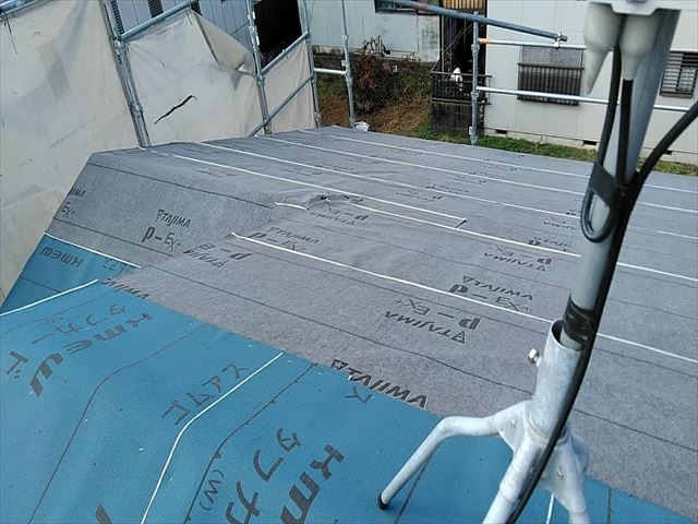 繁華街で瓦が飛んだ！