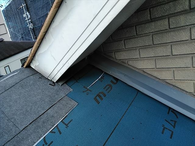 繁華街で瓦が飛んだ！