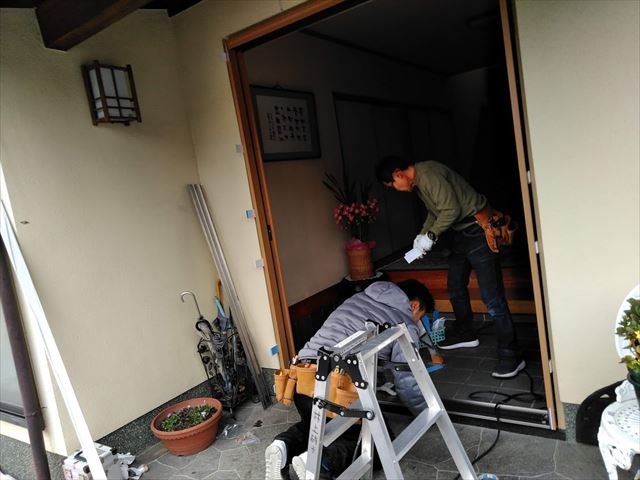 軒天張替えとドア交換