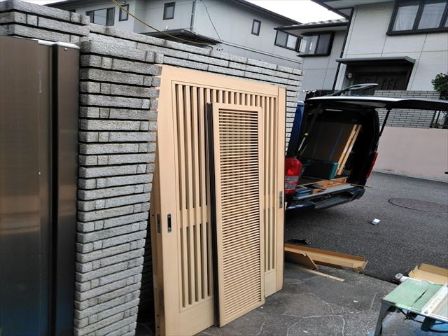 軒天張替えとドア交換