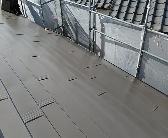 洋瓦を葺き替え