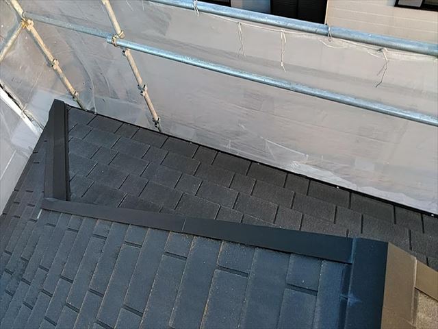 太陽光のある屋根のカバー工事