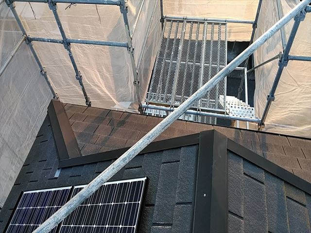 太陽光のある屋根のカバー工事