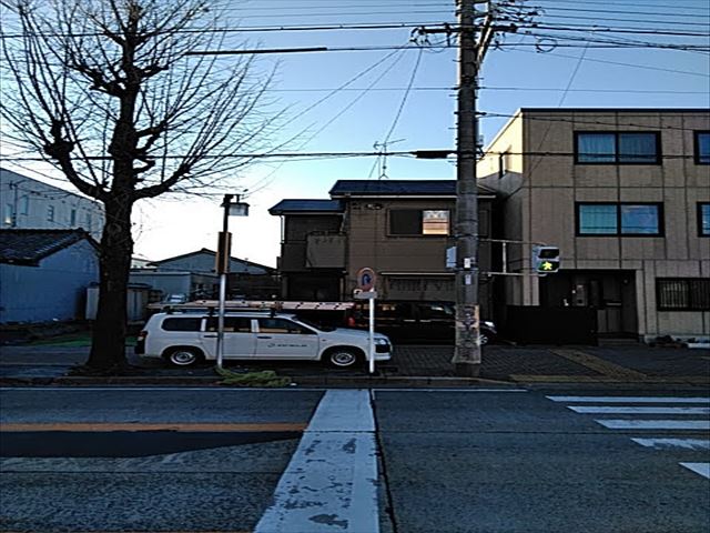 繁華街で瓦が飛んだ！