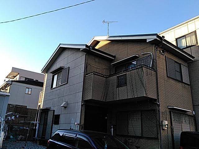 繁華街で瓦が飛んだ！