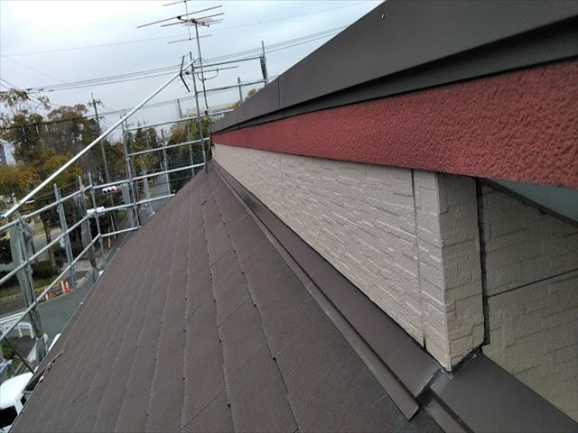 大型商業施設向かいの屋根をカバー工事