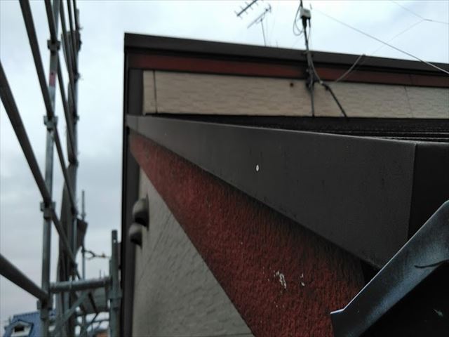 大型商業施設向かいの屋根をカバー工事