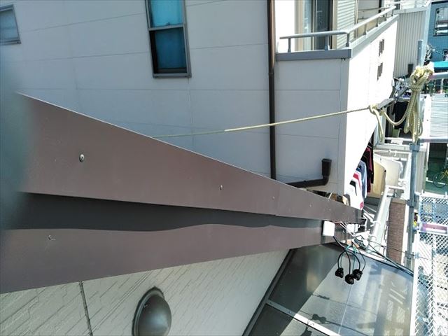 大型商業施設向かいの屋根をカバー工事