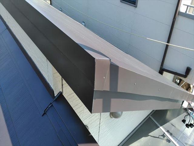 大型商業施設向かいの屋根をカバー工事