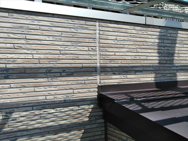 大型商業施設向かいの屋根をカバー工事