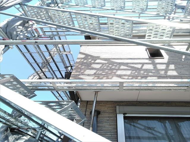 大型商業施設向かいの屋根をカバー工事