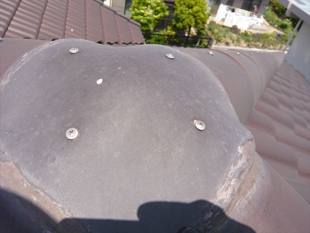 棟瓦のビス締め直し