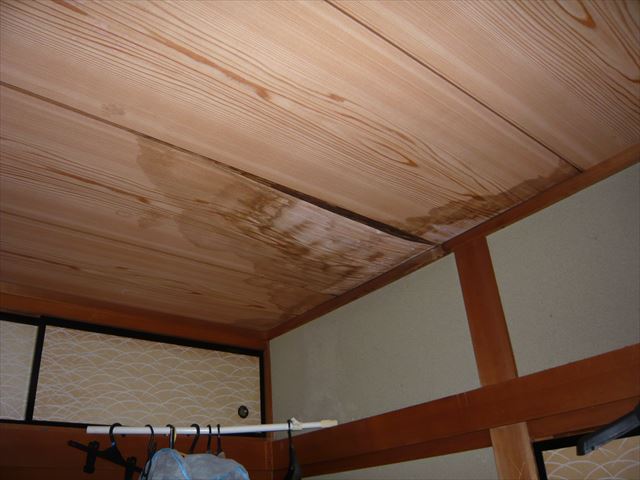 天井の雨染み