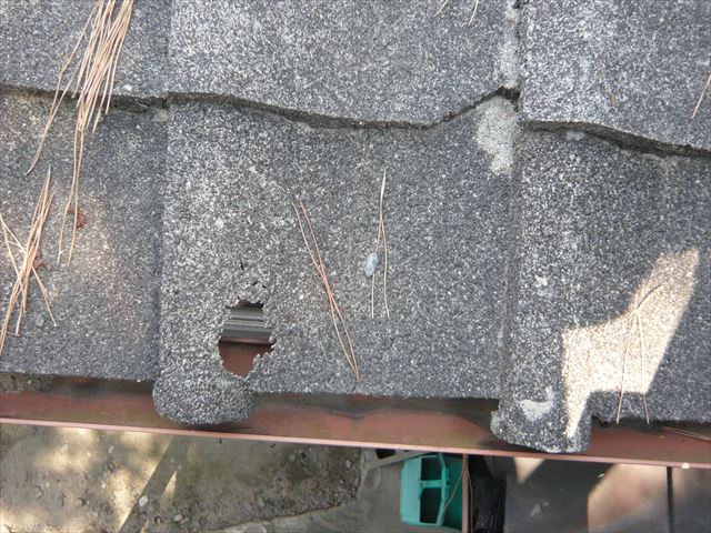 セメント瓦の穴