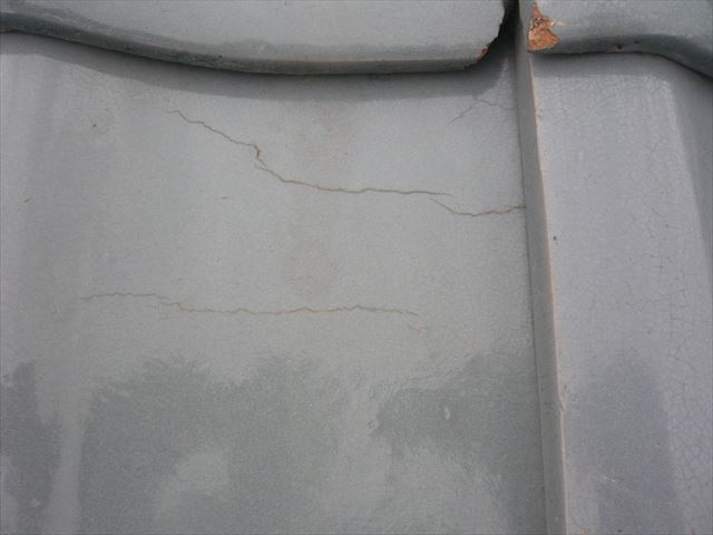瓦のひび割れ