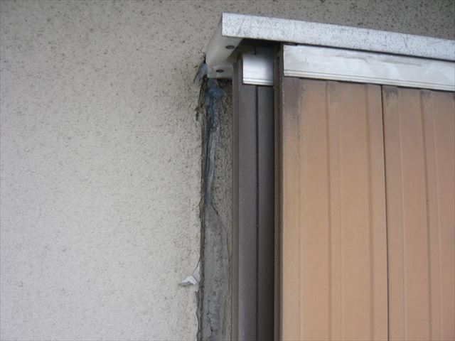 戸袋枠のひび割れ