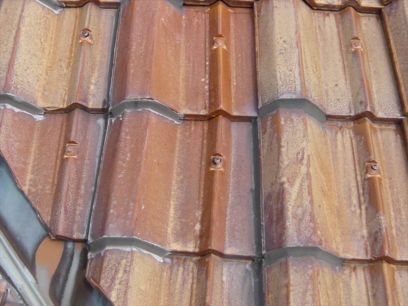 瓦をコーキング