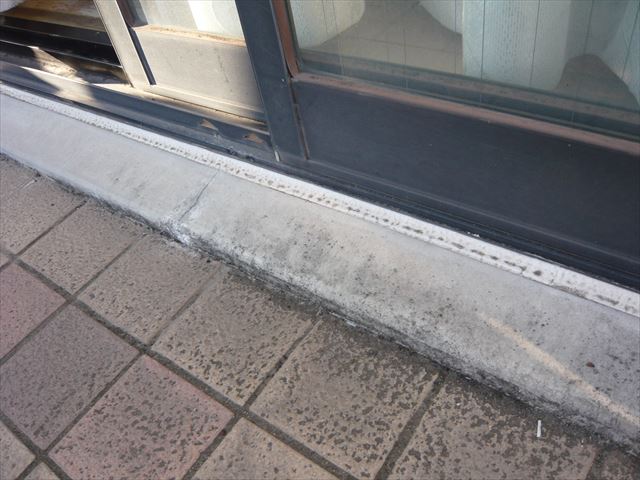 ベランダとサッシの取り合い部分