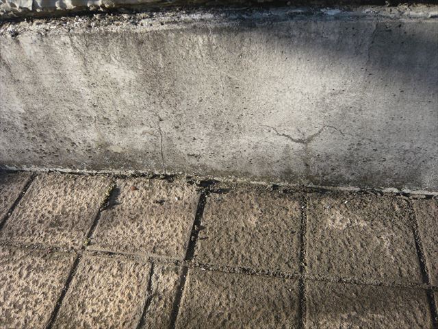 床タイルの割れ