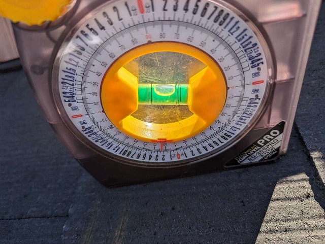 スレート屋根を施工している2.5寸勾配屋根の劣化状況