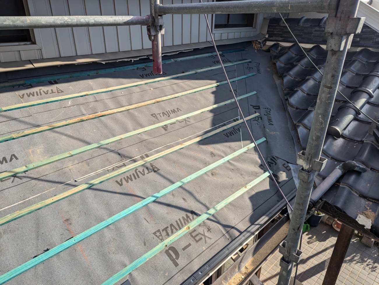 防水紙を施工した様子