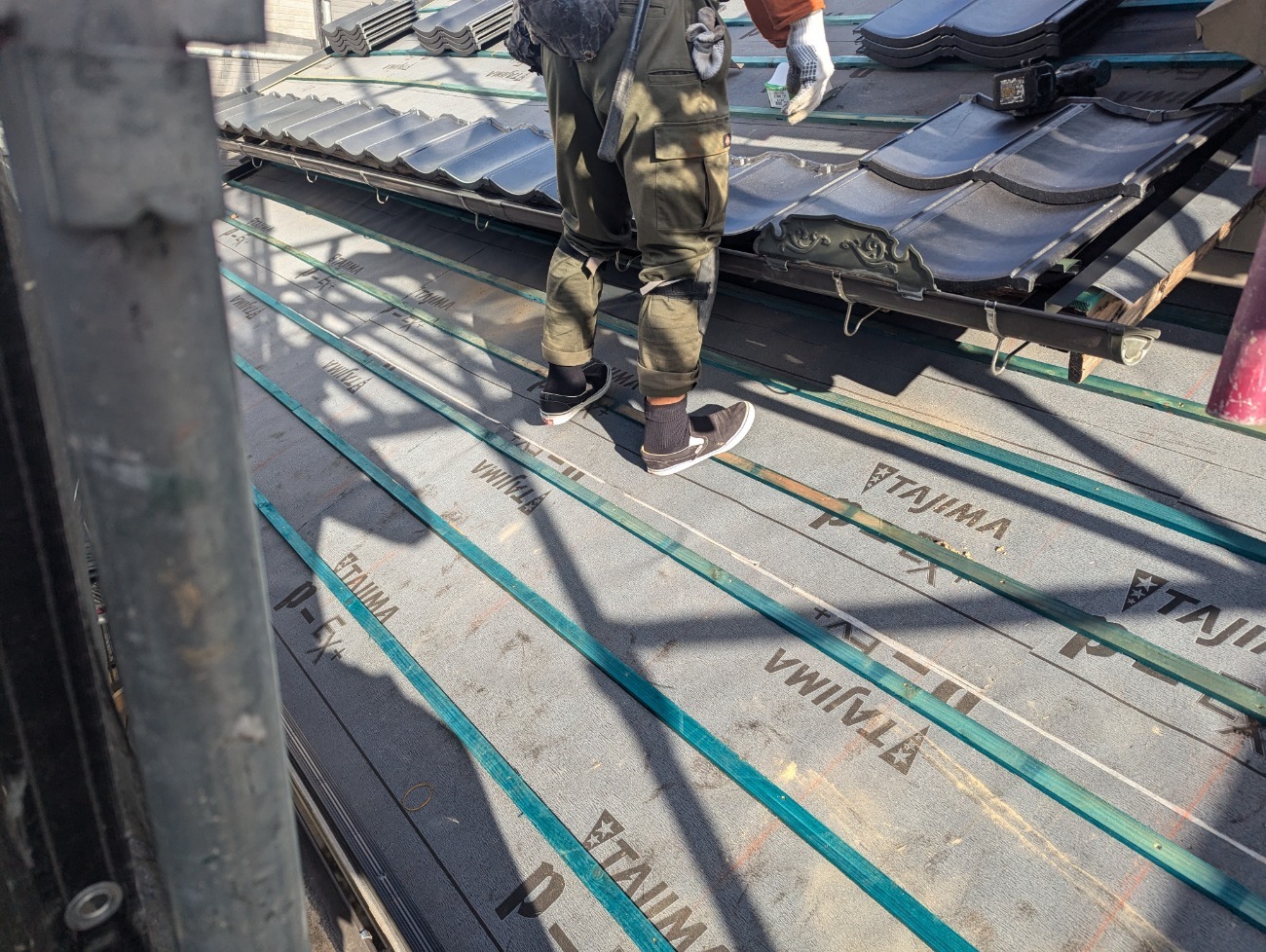 乾式工法で取り付ける軽量瓦