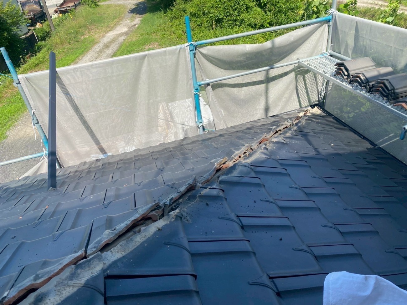 日進市　棟の垂れ木を取り外した様子